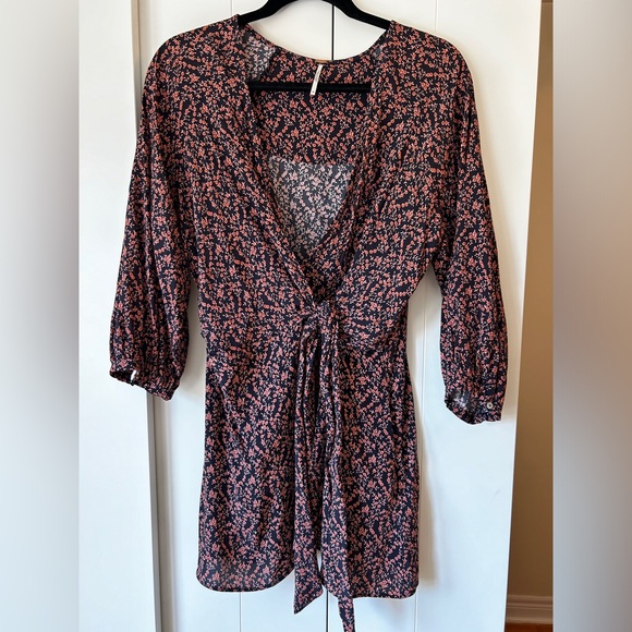 Free People Wrap Around Top NEVER WORN - Picture 2 of 6